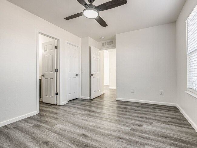 Building Photo - Charming Fully Renovated Home in Valencia ...