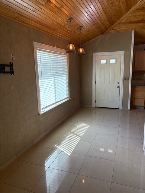 Building Photo - 1116 Lakeshore Dr