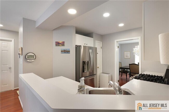 Building Photo - 160 Buttonwood Dr