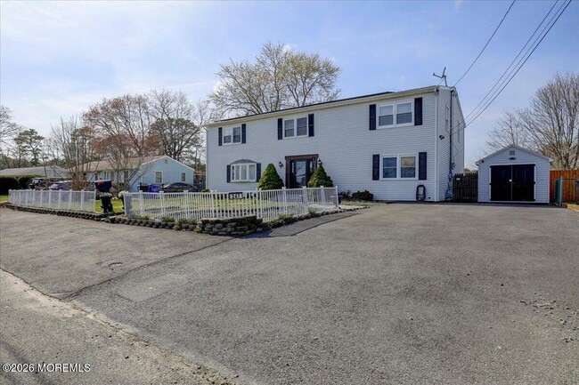 Building Photo - 247 Sprucewood Dr