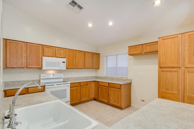 Building Photo - 15870 N 162 Ln