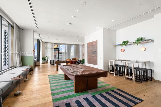 Building Photo - 11 NE 6th St