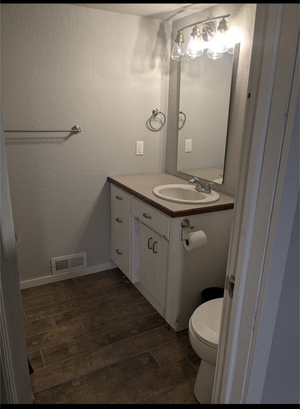 Building Photo - 1102 Kenwood St