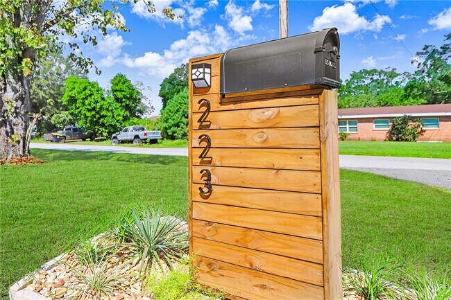 Building Photo - 223 Pinehurst Dr