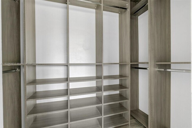 Building Photo - 5800 Margate Blvd