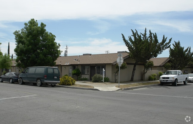 Primary Photo - 101 Kings Ave