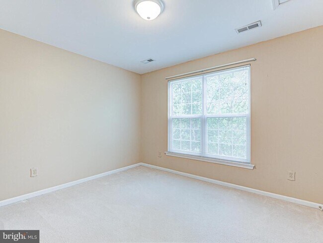 Building Photo - 817 Santmyer Dr SE