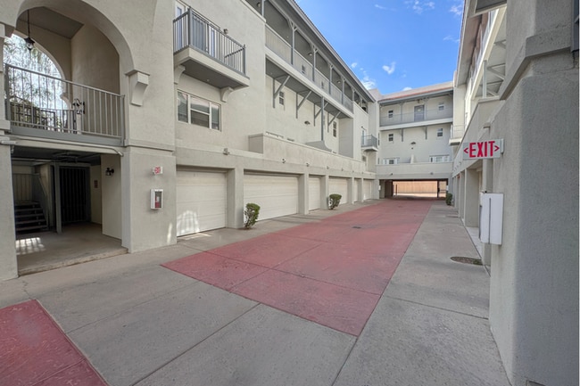 Building Photo - 3Bed/2.5Bath Condo at Priest Dr/Rio Salado Pkwy! -- ATTACHED 3-CAR GARAGE!