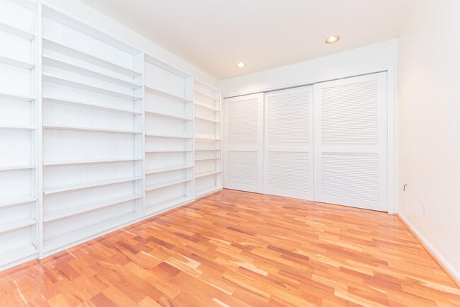 Building Photo - 1915 Geddes Ave