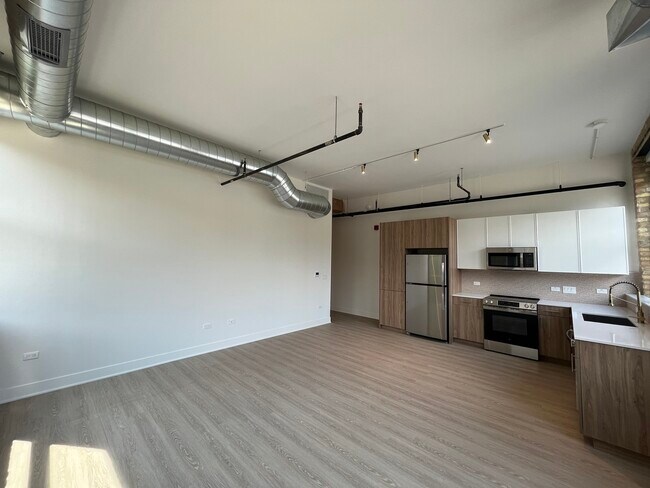 Building Photo - 1040 W Huron St