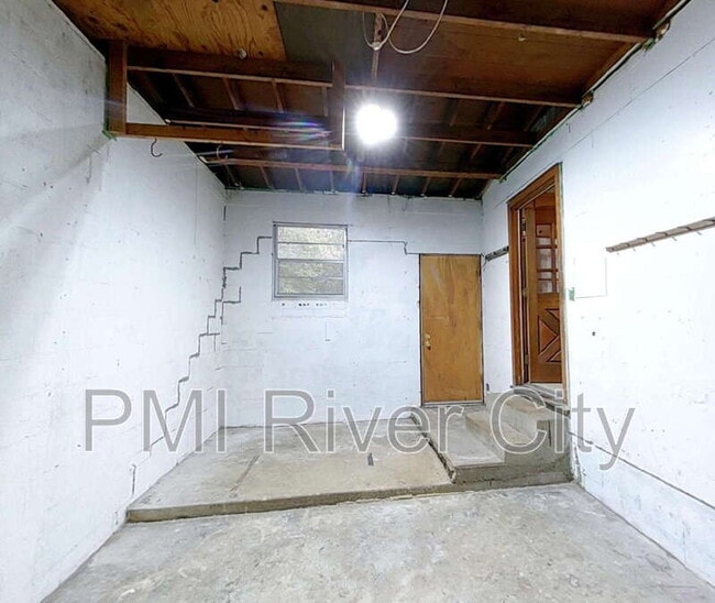 Building Photo - 7473 Greenway Dr