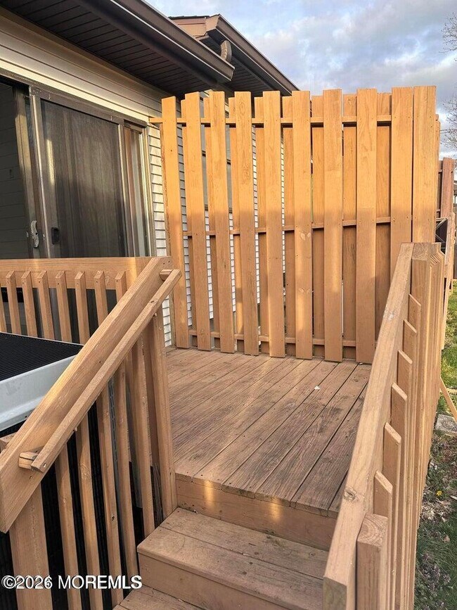 Building Photo - 225 Longwood Dr