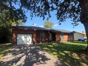Building Photo - 1855 Berriedale Dr
