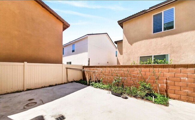 Building Photo - 3662 Basanite Ave