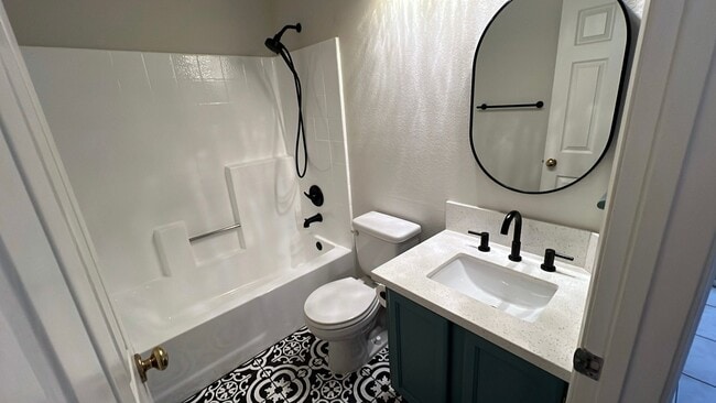 Building Photo - West Palmdale Home