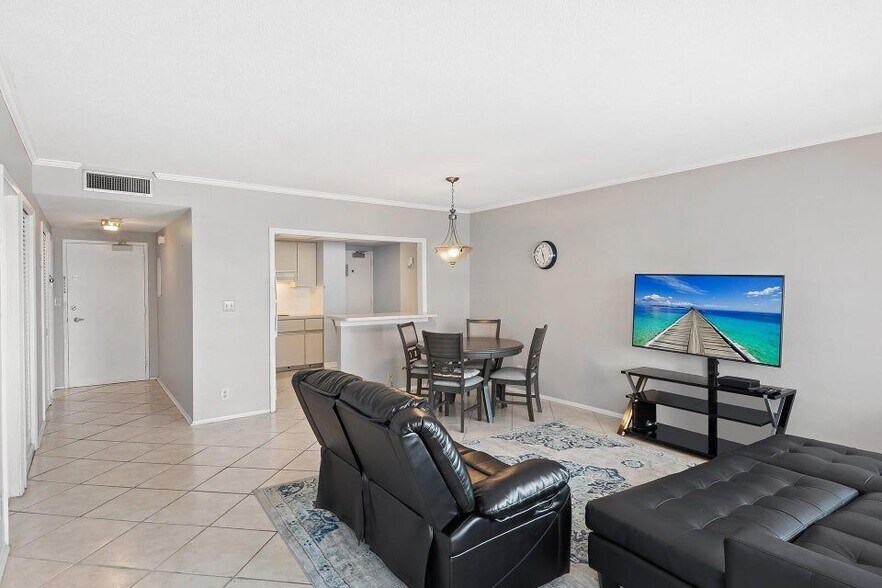 Building Photo - 3800 Galt Ocean Dr