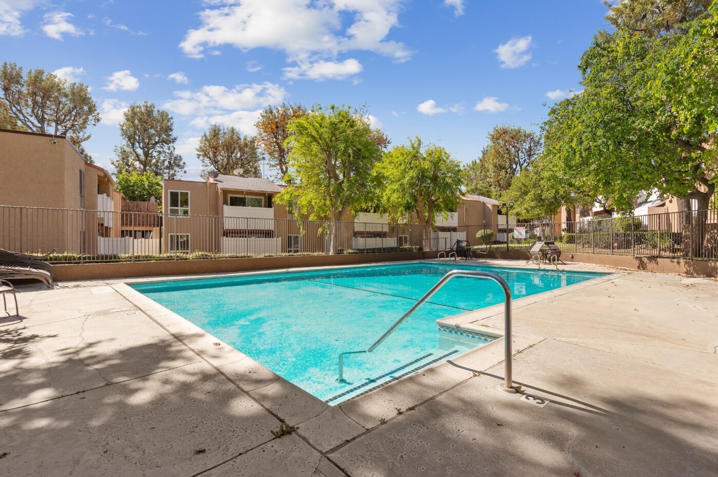 Building Photo - 10331 Lindley Ave