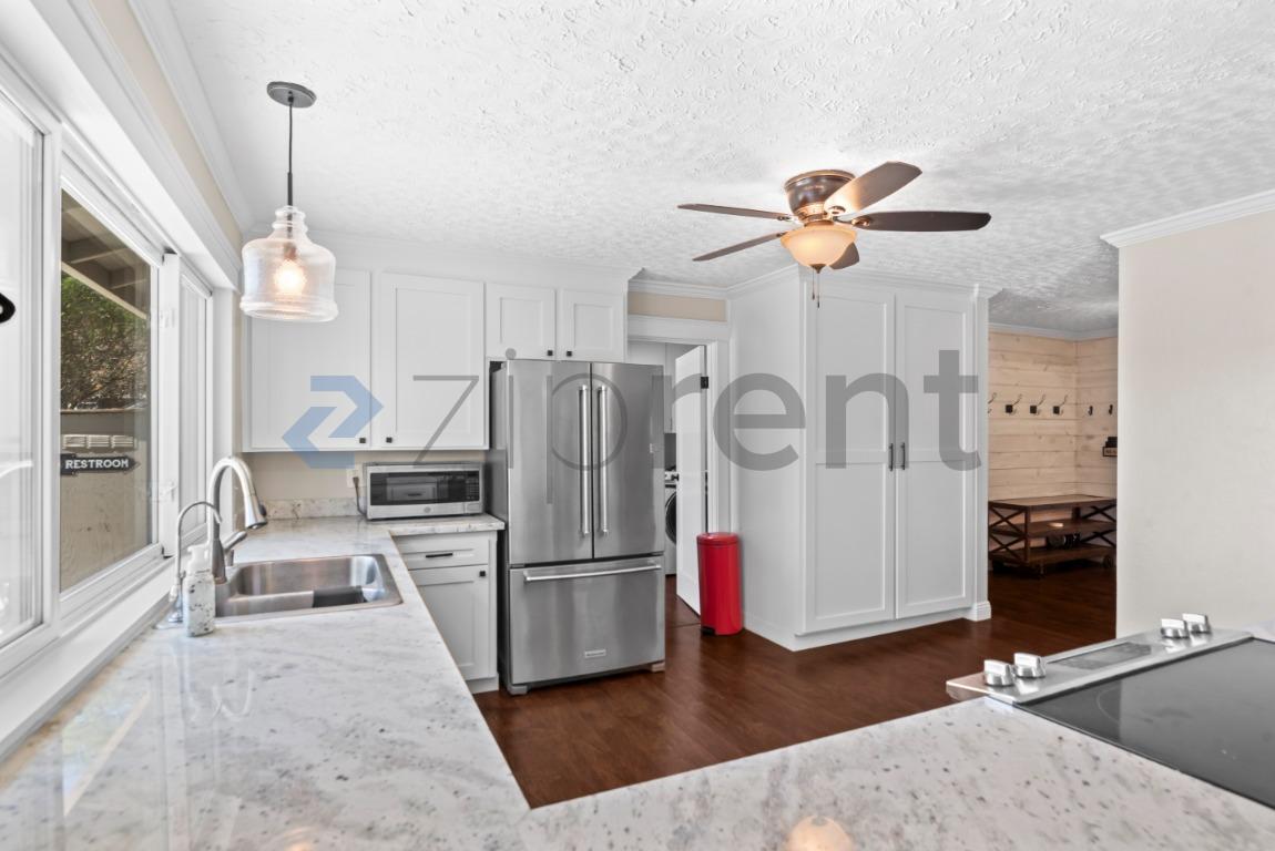 Building Photo - Unit