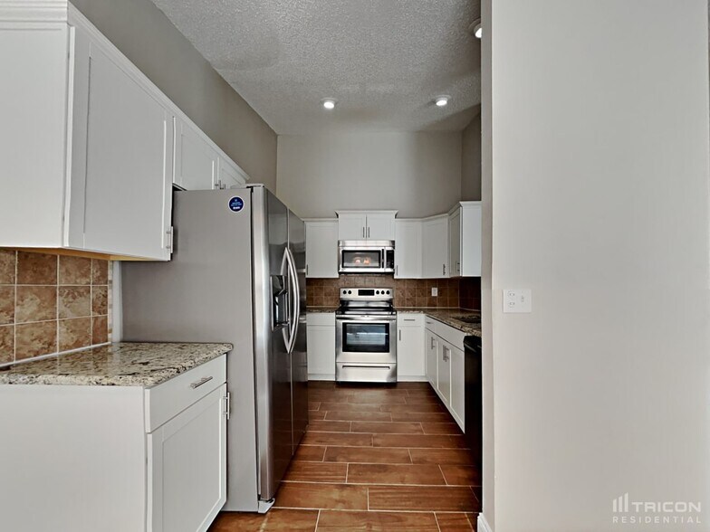 Building Photo - 10919 Livingston Dr