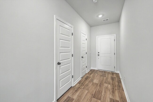 Building Photo - 762 Ridgley Dr