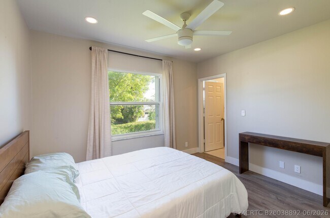 Building Photo - 13792 Creston Pl