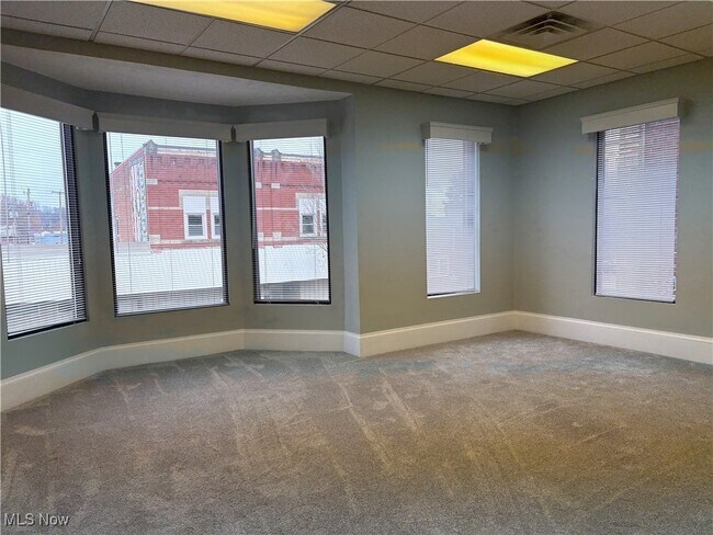 Building Photo - 158 N Broadway St