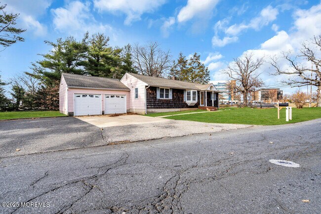 Building Photo - 918 Charles Dr