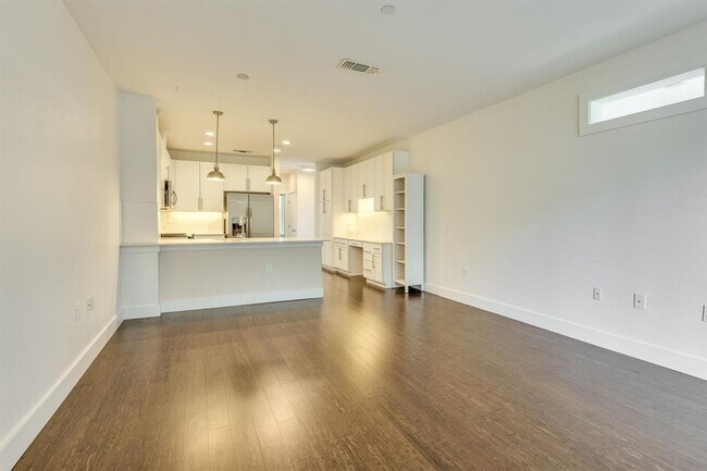 Building Photo - 2801 Dulce Ln