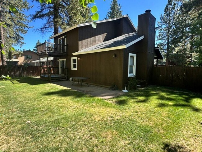 Building Photo - Lovely, fully furnished 3Bd 2.5 Ba home, pet friendly!! Call me today to inquire.