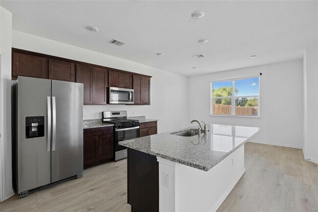 Building Photo - 321 Brody Ln