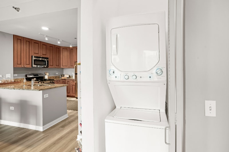 Building Photo - 752 S Clark St