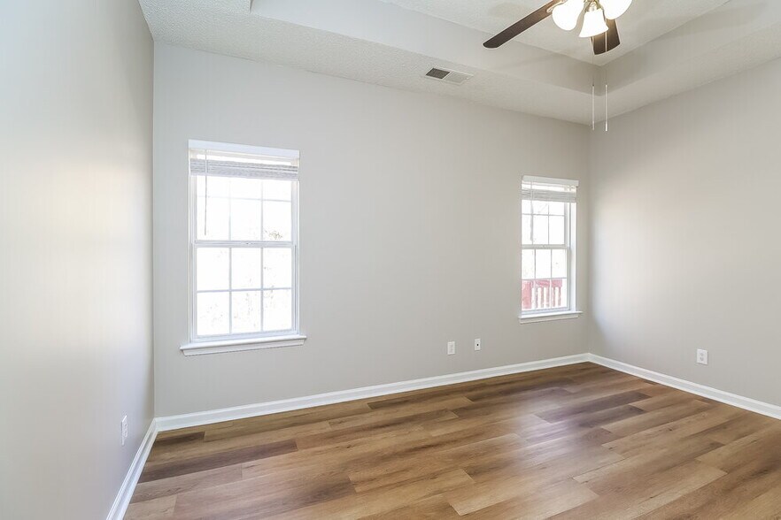 Building Photo - 197 Everett Park Dr