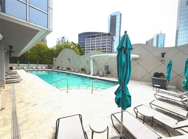 Building Photo - 3338 Peachtree Rd NE