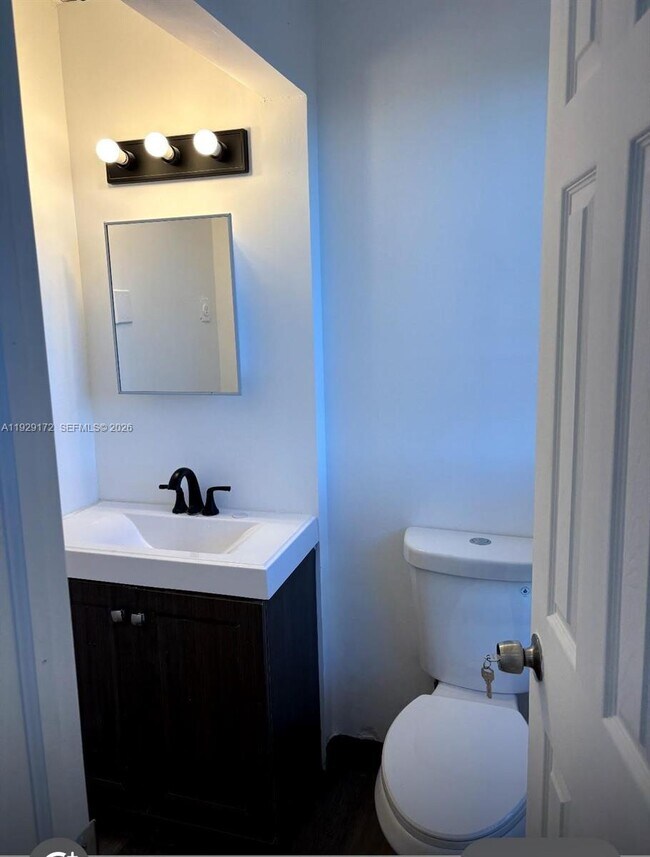 Building Photo - 2001 N Dixie Hwy