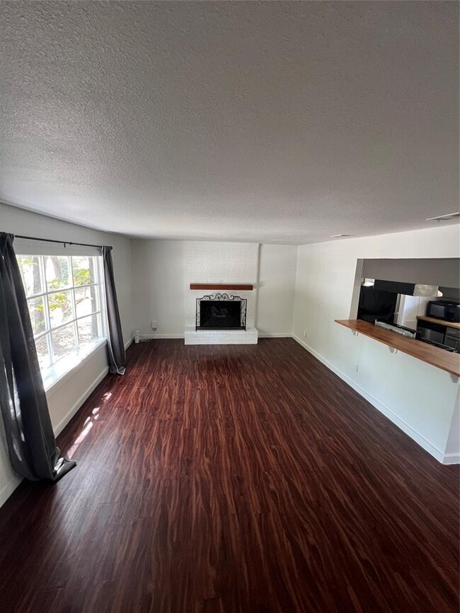 Building Photo - 6104 Walnut Hills Dr