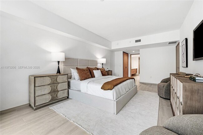 Building Photo - 10281 W Bay Harbor Dr