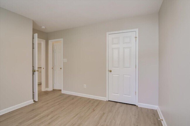 Building Photo - 608 Mickelson Way