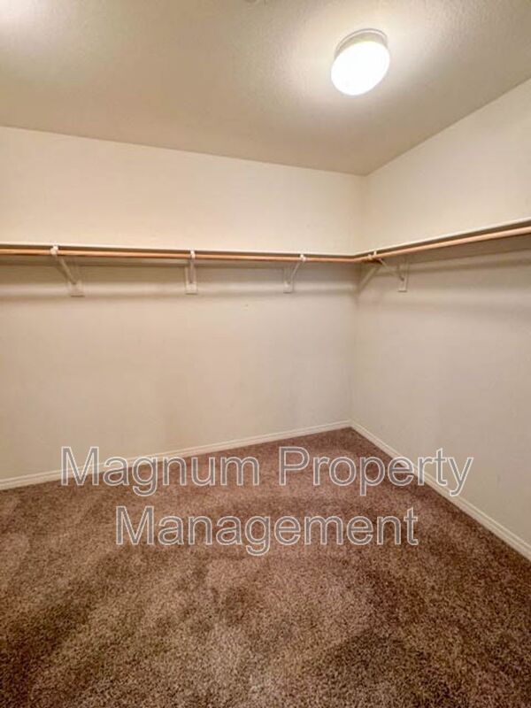 Building Photo - 34726 Yellow Root Ct