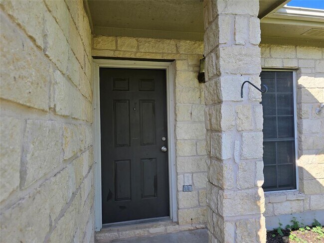 Building Photo - 8701 Weiser Dr