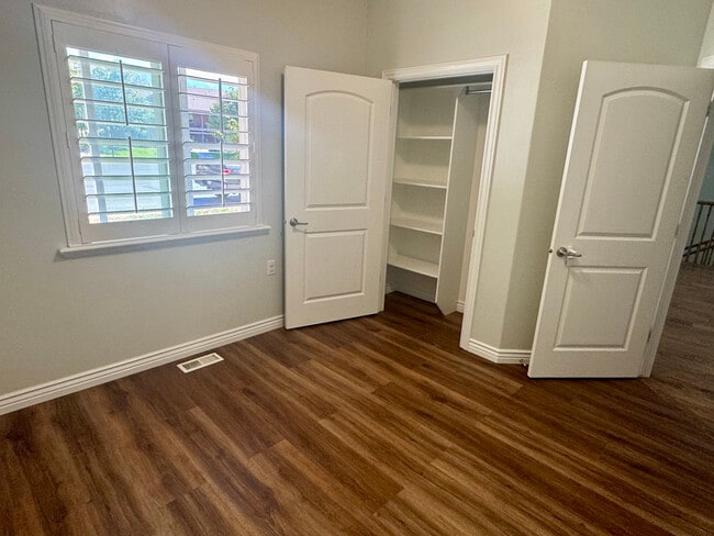 Building Photo - 592 S 350 E