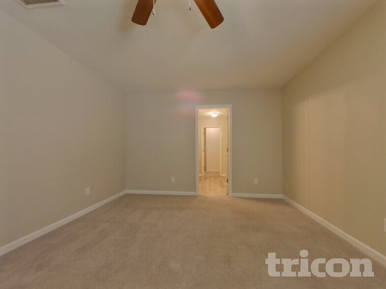 Building Photo - 1042 Sutherland Dr