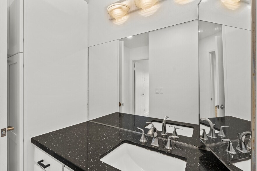 Building Photo - 7765 W 91st St