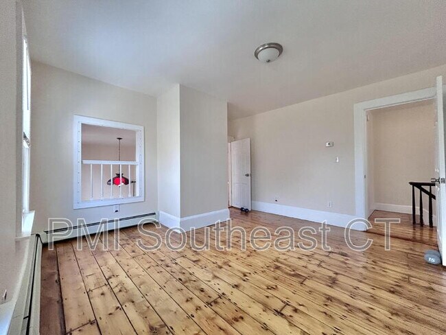 Building Photo - 32 Starr St