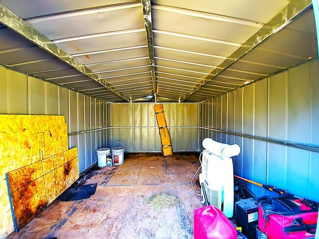 Building Photo - Welcome to this charming 2 bedroom, 2 bathroom home in Henderson, Texas!