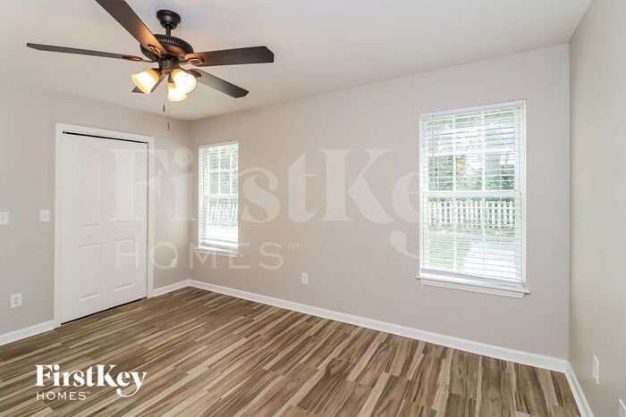 Building Photo - 306 Edge Hill Ct