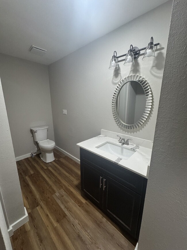 Building Photo - 1885 Everett Rd