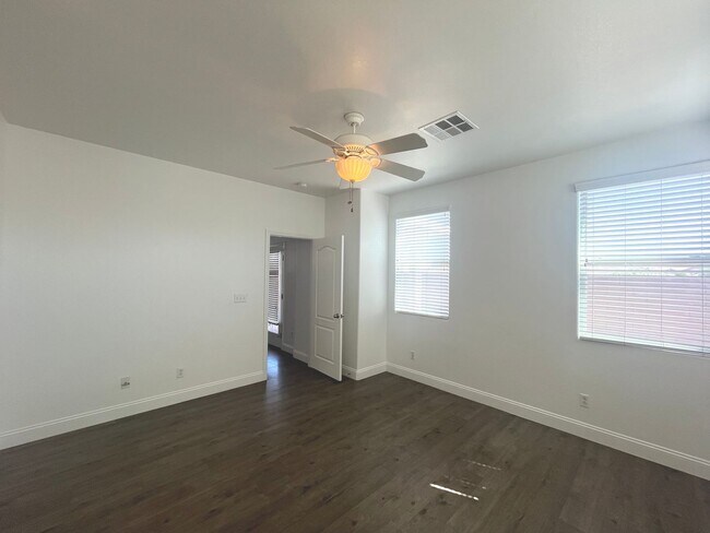 Building Photo - Stylish single-story living with 3 bedrooms, 2 baths, plus a versatile den — 1,489 sq ft of comfo...