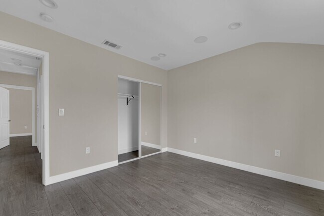 Building Photo - 7237 Tujunga Ave