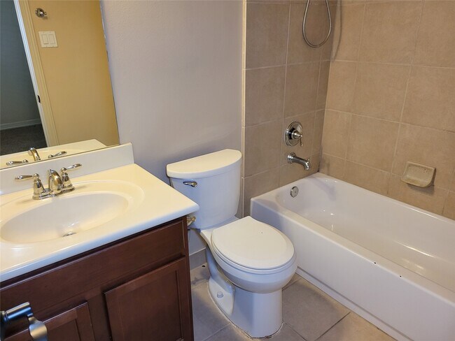 Building Photo - 2210 Pearl Bay Ct