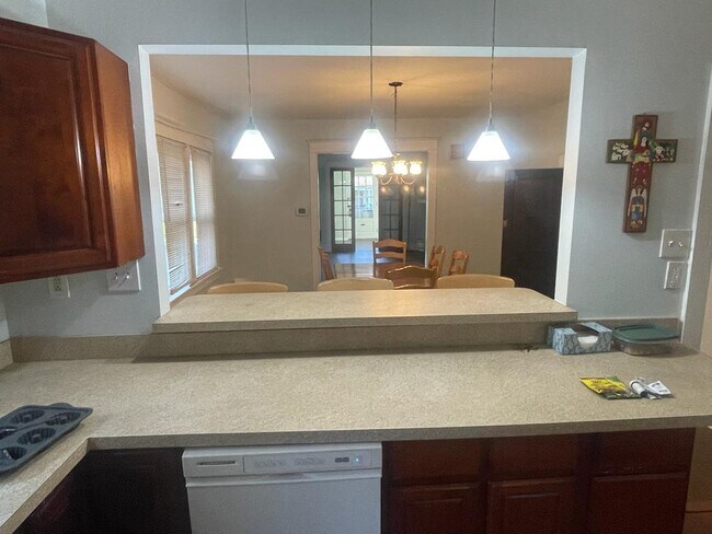 Building Photo - 339 Oak Rd